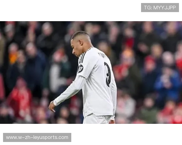 姆巴佩交易流言搅动更衣室气氛：豪门暗流涌动，未来迷雾重重